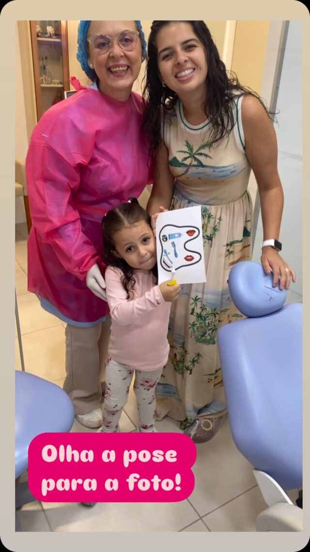 Hoje mãe e filha estão de Parabéns!!! Mamãe Danyella finalizou seu tratamento com Invisalign e está super satisfeita! E a Sophia veio para sua consulta de prevenção, e ganhou muitas estrelinhas! ⭐️⭐️⭐️🌟🌟#saudebucalvemdeberço #invisalign #invisalignfirst